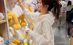 掀开奶罩边躁狠狠躁学生